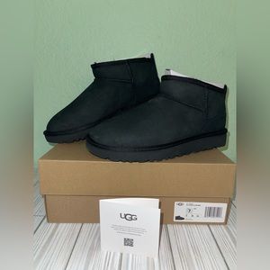 Brand NEW in box Ultra Mini Classic Black, Size 7